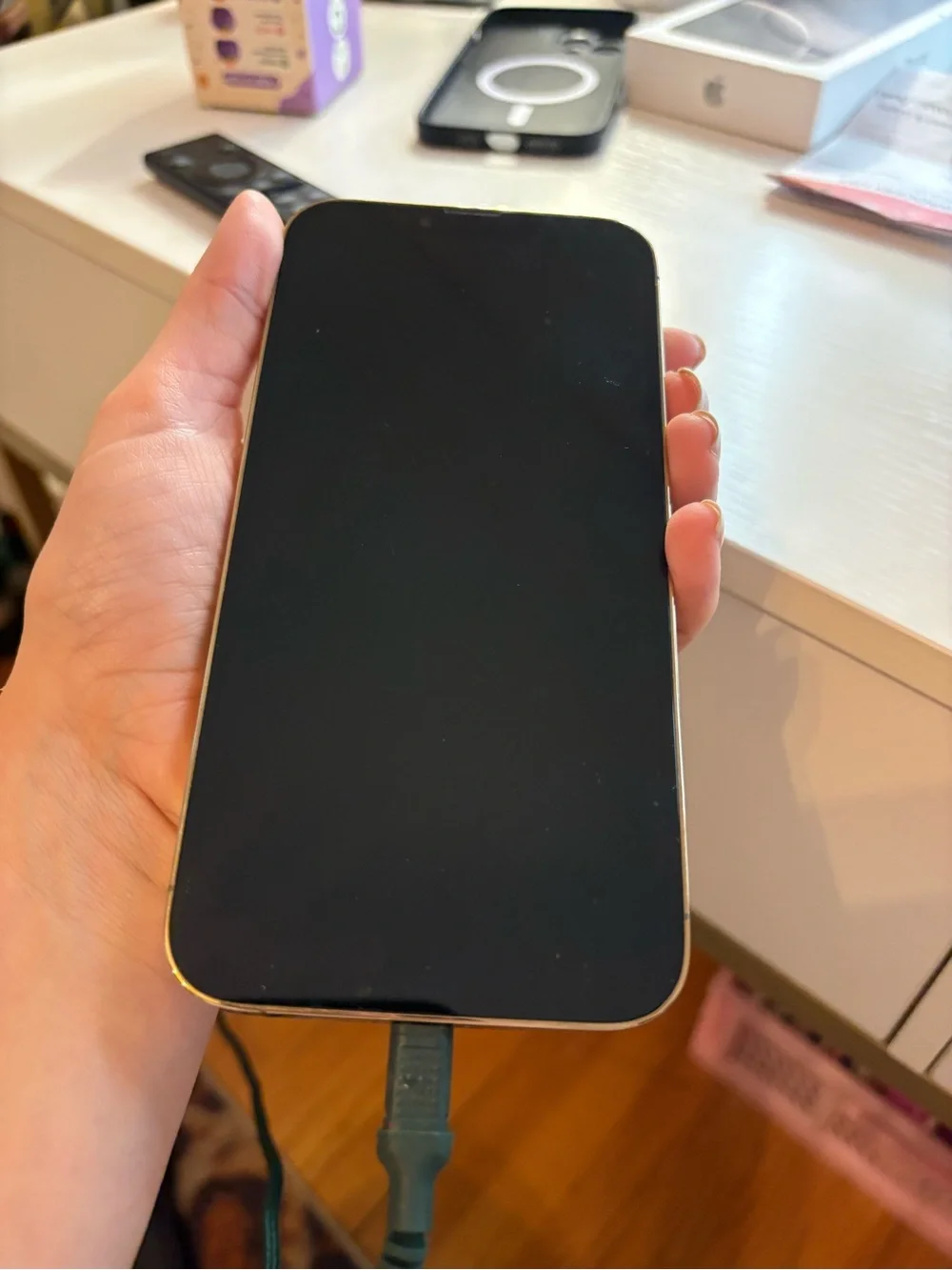 Apple iPhone 13 Pro Max Gold - Premium Finish works perfectly 256gb